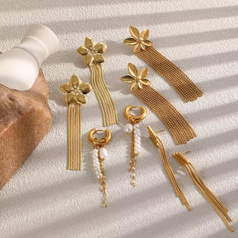OEM-kundenspezifischer Schmuck-Gro&szlig;handel mit 18-Karat-Gold-PVD-Edelstahl-Blumen-Ohrstecker, nicht a