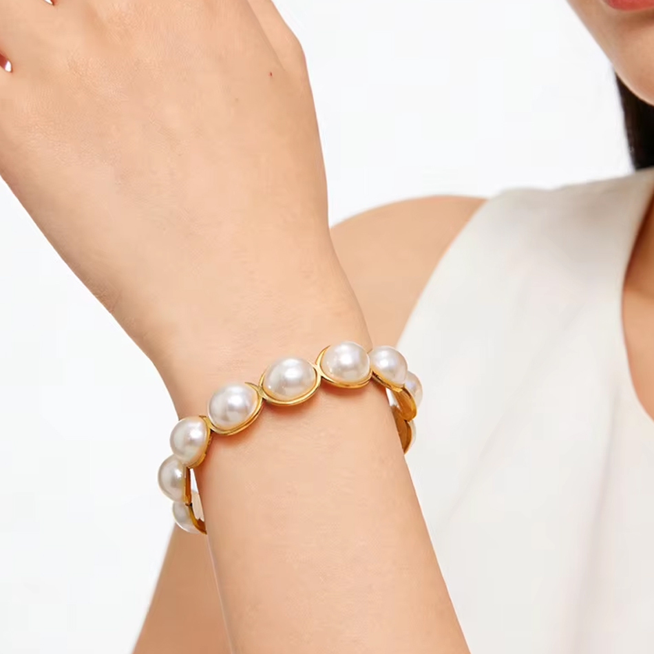 Modisches Edelstahlarmband, Titanstahl und Perle, elegantes und lichtechtes High-End-Armband für Damen, Partygeschenk