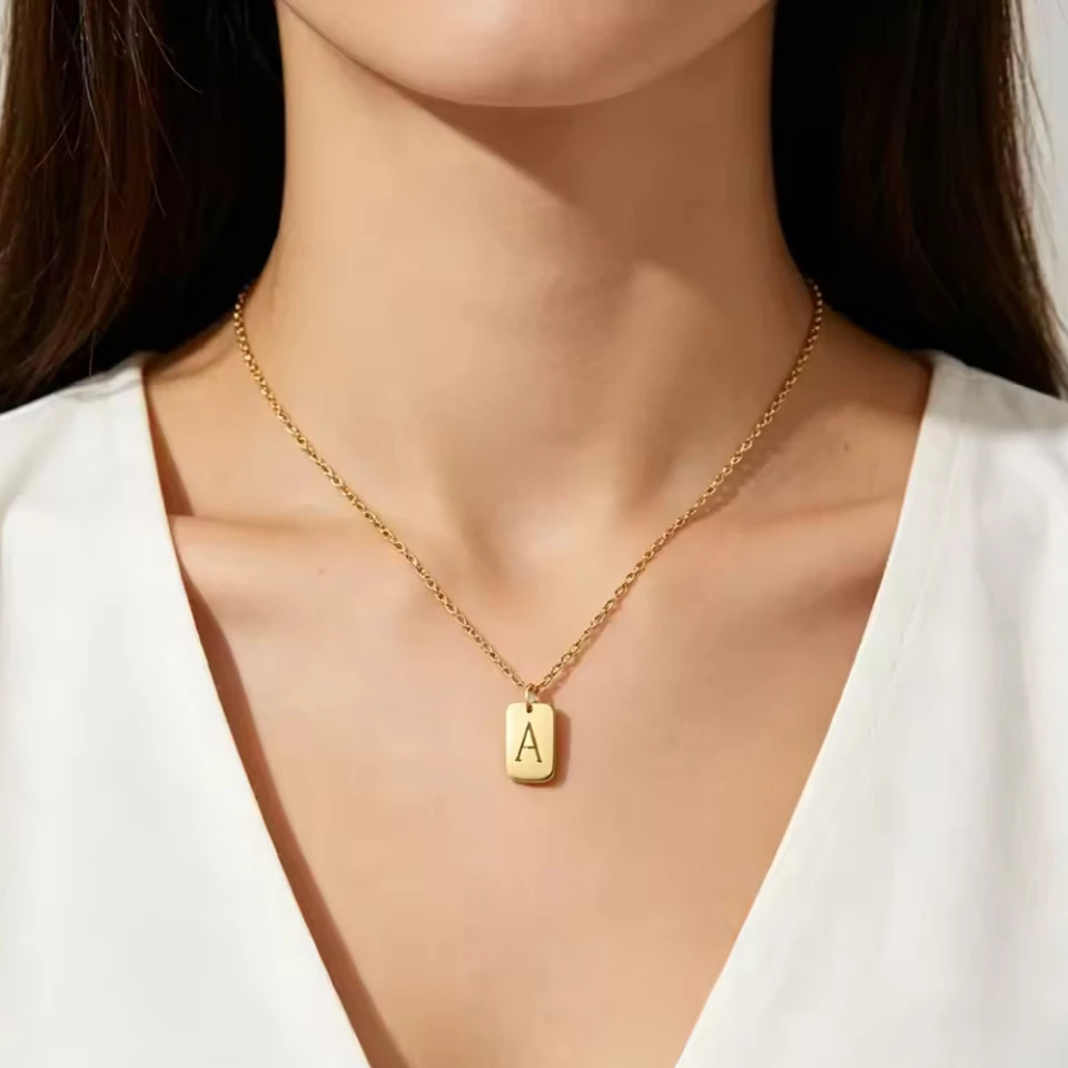 OEM-kundenspezifischer Schmuck, hohler, zierlicher, niedlicher Anfangsbuchstabe-Alphabet, Edelstahl-